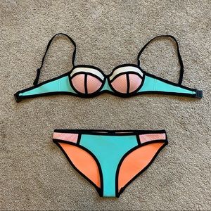 Triangl bikini - top XS/bottoms S